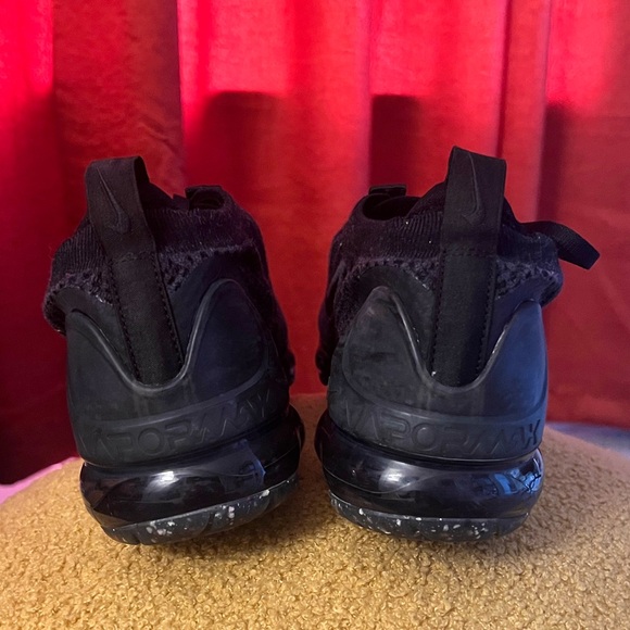 SOLD - Nike Vapormax 2021 - Triple Black - Size 9M - Picture 2 of 8